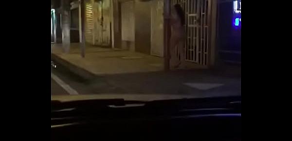  Borracha y desnuda en Guayaquil